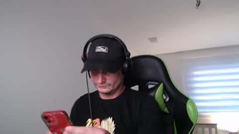 Snapshot of easypeasyglasgow chatting on 8, 4, 2026 easypeasyglasgow online show from 8, 4, 2026