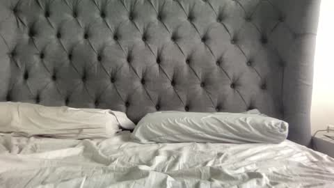 Nadia Ferreira  online show from 3, 12, 2024