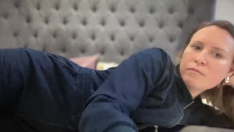 Nadia Ferreira  online show from 27, 1, 2025