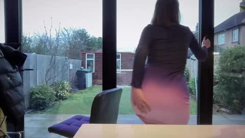 Nadia Ferreira  online show from 10, 2, 2025