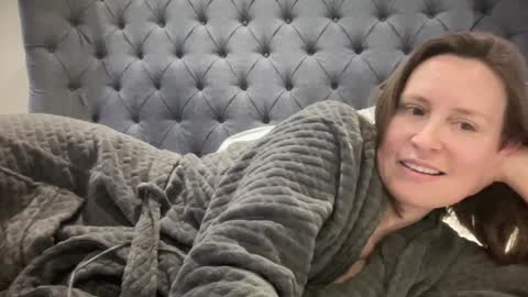 Nadia Ferreira  online show from 26, 2, 2025