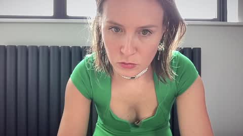 Nadia Ferreira  online show from 18, 10, 2025