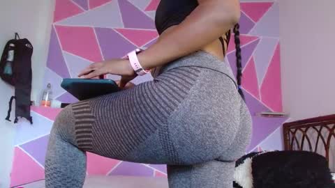 Snapshot of ebony_alika chatting on 10, 2, 2025 Alika Ashanti online show from 10, 2, 2025