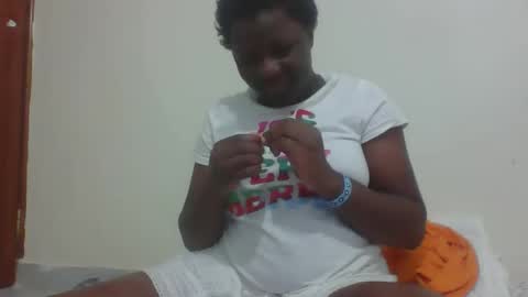 Snapshot of ebony_cecee chatting on 21, 10, 2025 ebony_cecee online show from 21, 10, 2025