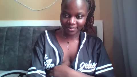 Snapshot of ebony_tasha chatting on 5, 12, 2025 tasha online show from 5, 12, 2025