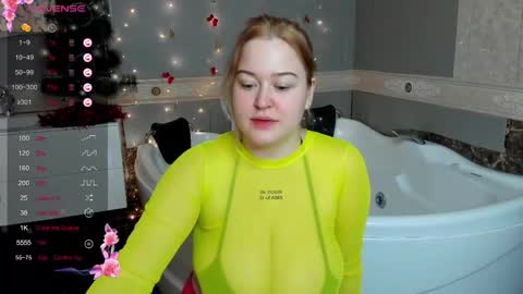 Snapshot of ednaadamse chatting on 23, 12, 2025 ednaadamse online show from 23, 12, 2025