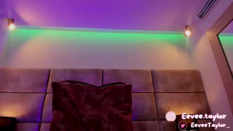 Snapshot of eevee_taylor chatting on 12, 2, 2025 Eevee online show from 12, 2, 2025