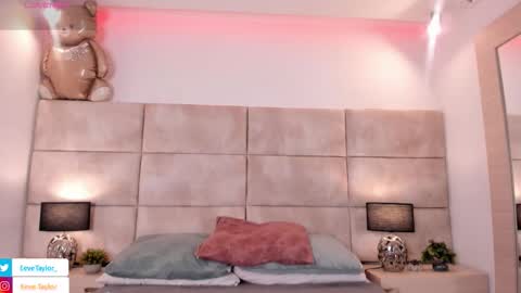 Snapshot of eevee_taylor chatting on 1, 12, 2025 Eevee online show from 1, 12, 2025