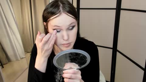 Effie Mur online show from 6, 2, 2026