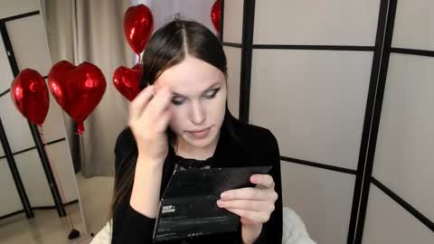 Effie Mur online show from 10, 2, 2026