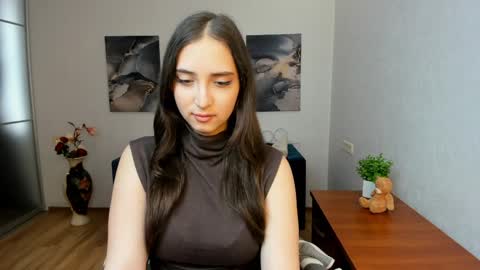 Effy Royse online show from 6, 4, 2026