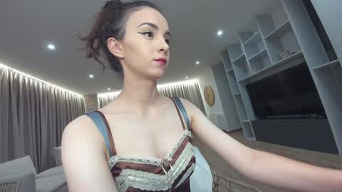Snapshot of ehotlovea chatting on 9, 10, 2025 Erik and Alice online show from 9, 10, 2025