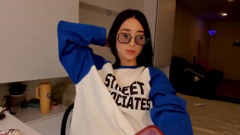   EileenFord    online show from 25, 7, 2026