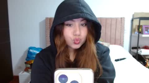 EIMY   MODEL INDEPENDENT online show from 6, 3, 2025