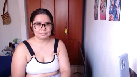 eimy_saenzz online show from 10, 2, 2026