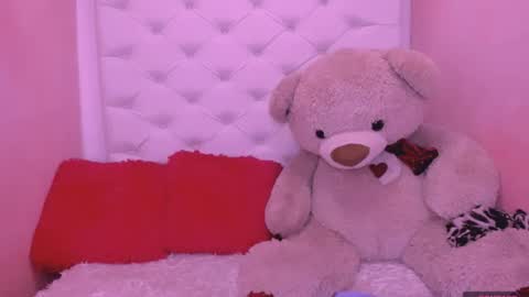 Snapshot of eimy_skinny chatting on 13, 5, 2026 eimy online show from 13, 5, 2026