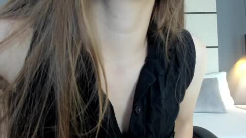 E L A I A online show from 9, 4, 2026