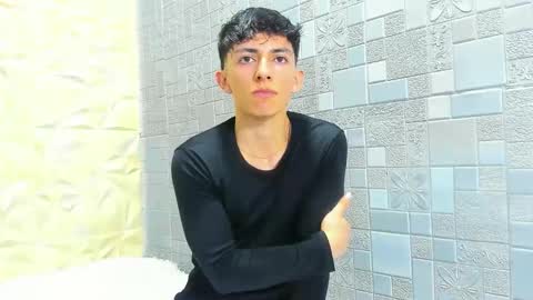 Snapshot of elangiraldo chatting on 11, 11, 2025 Elan Giralon online show from 11, 11, 2025