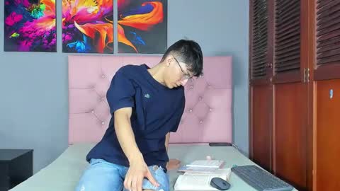 Elan Giralon online show from 1, 2, 2026