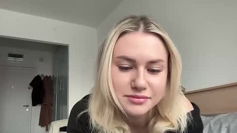 elaraluxxxe online show from 19, 2, 2025