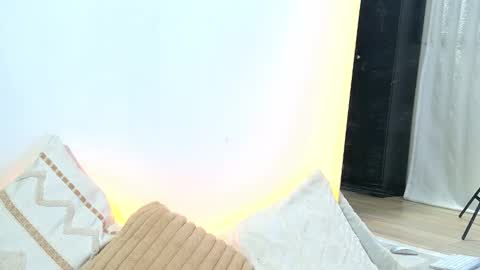 elaravennori online show from 17, 1, 2026