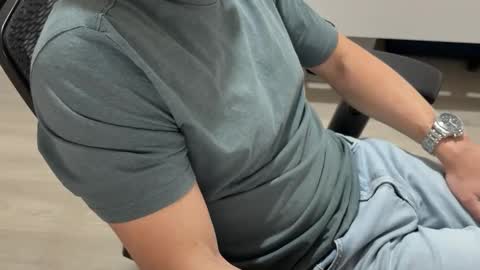 Snapshot of elc_2 chatting on 11, 3, 2025 elc_2 online show from 11, 3, 2025