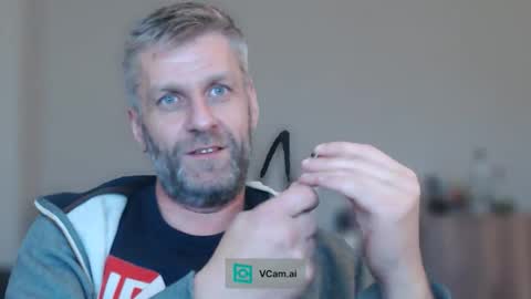 Snapshot of elculiador2207 chatting on 15, 11, 2025 Timm online show from 15, 11, 2025