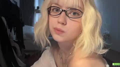 Snapshot of electric_woman chatting on 15, 7, 2026 Aleksa online show from 15, 7, 2026