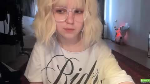 Snapshot of electric_woman chatting on 19, 7, 2026 Aleksa online show from 19, 7, 2026