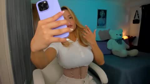 Snapshot of elena_ruiz chatting on 17, 1, 2026 Elena online show from 17, 1, 2026