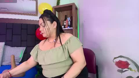 Snapshot of elenna_boobs_ chatting on 9, 7, 2026 elenna_boobs_ online show from 9, 7, 2026