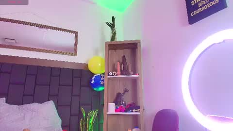 Snapshot of elenna_boobs_ chatting on 19, 7, 2026 elenna_boobs_ online show from 19, 7, 2026