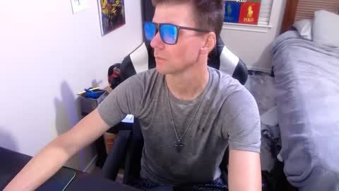 Snapshot of elevatetlb chatting on 14, 9, 2025 Walker online show from 14, 9, 2025