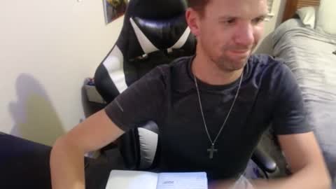 Snapshot of elevatetlb chatting on 17, 9, 2025 Walker online show from 17, 9, 2025