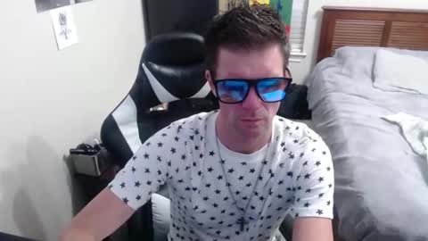 Snapshot of elevatetlb chatting on 25, 9, 2025 Walker online show from 25, 9, 2025