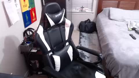 Snapshot of elevatetlb chatting on 13, 10, 2025 Walker online show from 13, 10, 2025