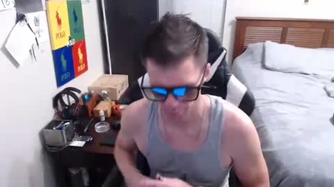 Snapshot of elevatetlb chatting on 14, 10, 2025 Walker online show from 14, 10, 2025