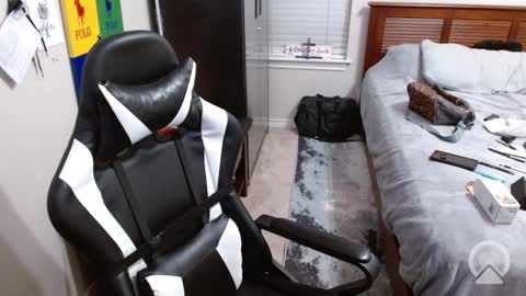 Snapshot of elevatetlb chatting on 15, 10, 2025 Walker online show from 15, 10, 2025