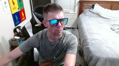 Snapshot of elevatetlb chatting on 28, 10, 2025 Walker online show from 28, 10, 2025