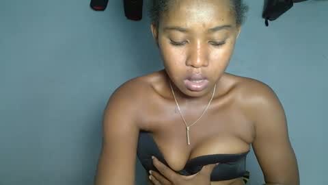 Snapshot of elia011 chatting on 14, 1, 2025 elia011 online show from 14, 1, 2025