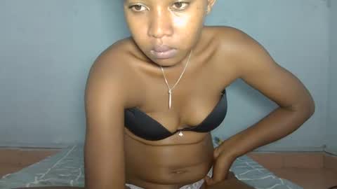 Snapshot of elia011 chatting on 14, 1, 2025 elia011 online show from 14, 1, 2025