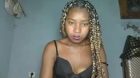 Snapshot of elia011 chatting on 17, 1, 2025 elia011 online show from 17, 1, 2025