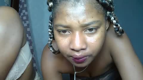 Snapshot of elia011 chatting on 19, 1, 2025 elia011 online show from 19, 1, 2025