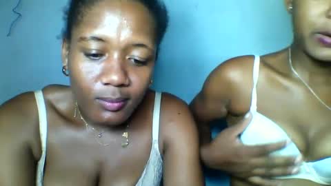 Snapshot of elia011 chatting on 24, 1, 2025 elia011 online show from 24, 1, 2025