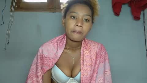 Snapshot of elia011 chatting on 5, 2, 2025 elia011 online show from 5, 2, 2025