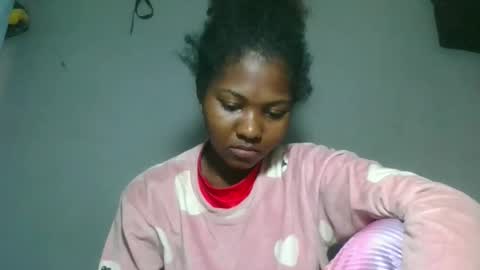 Snapshot of elia011 chatting on 29, 10, 2025 elia011 online show from 29, 10, 2025