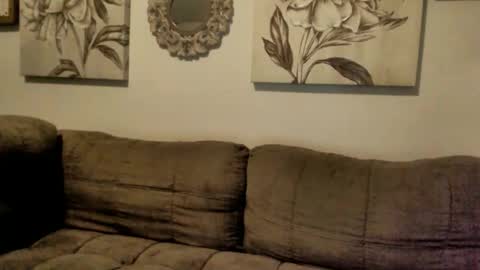 ElinaReign   online show from 11, 2, 2026