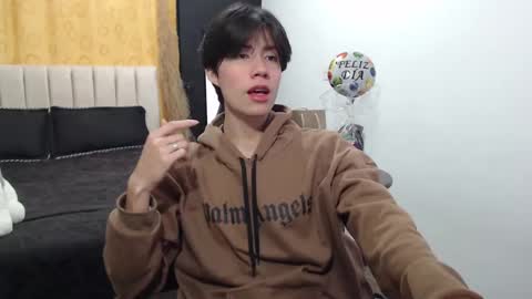 Snapshot of elio_collem chatting on 4, 1, 2025 ELIO online show from 4, 1, 2025