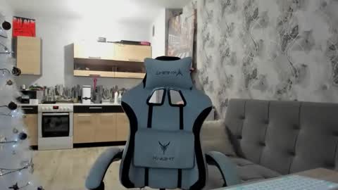 Snapshot of elisa_kollin chatting on 23, 12, 2025 Aletta Oushen online show from 23, 12, 2025