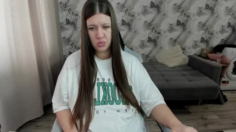 Snapshot of elisa_kollin chatting on 27, 3, 2026 Aletta Oushen online show from 27, 3, 2026